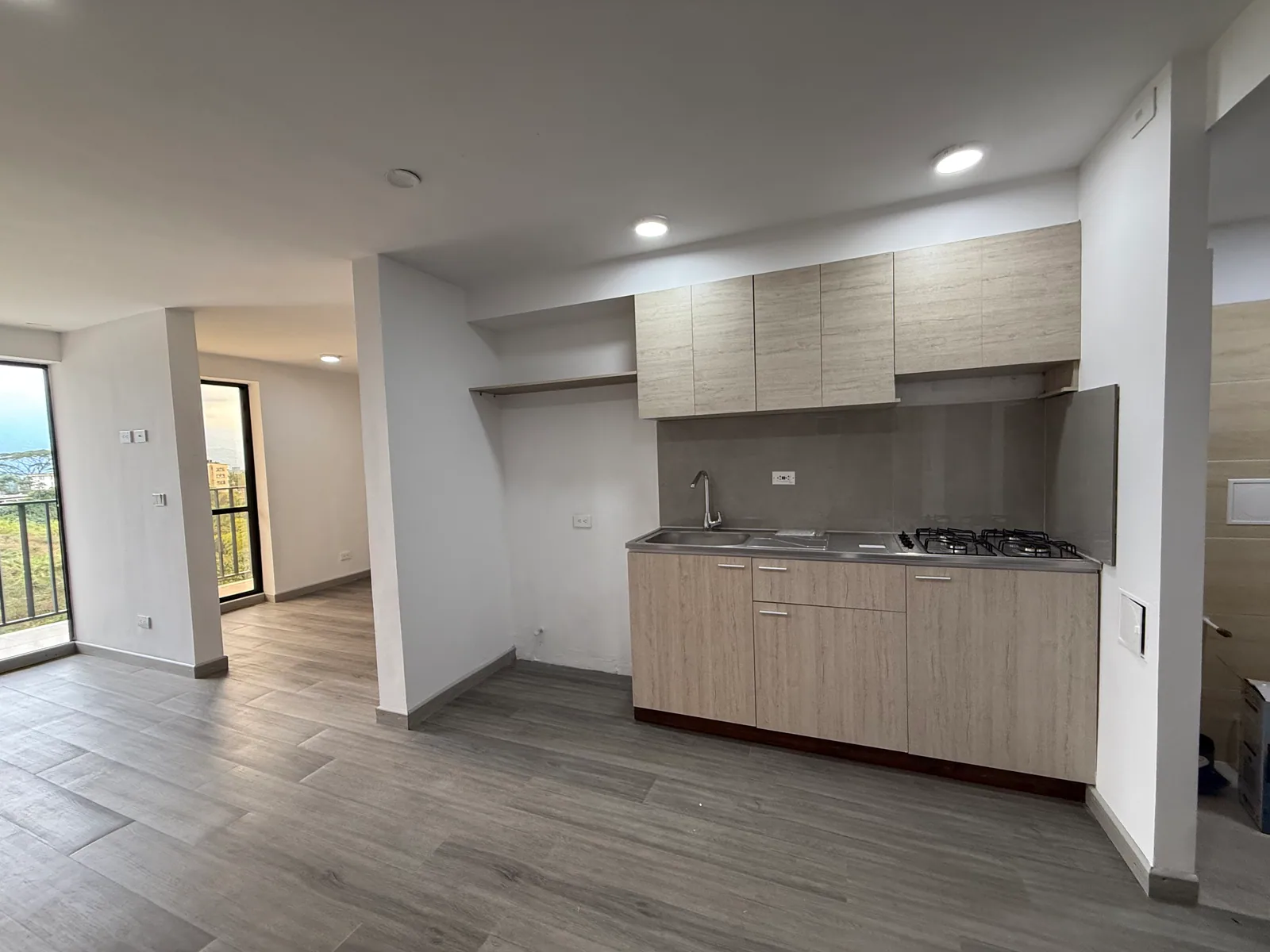 Cocina integral real del apartamento 806